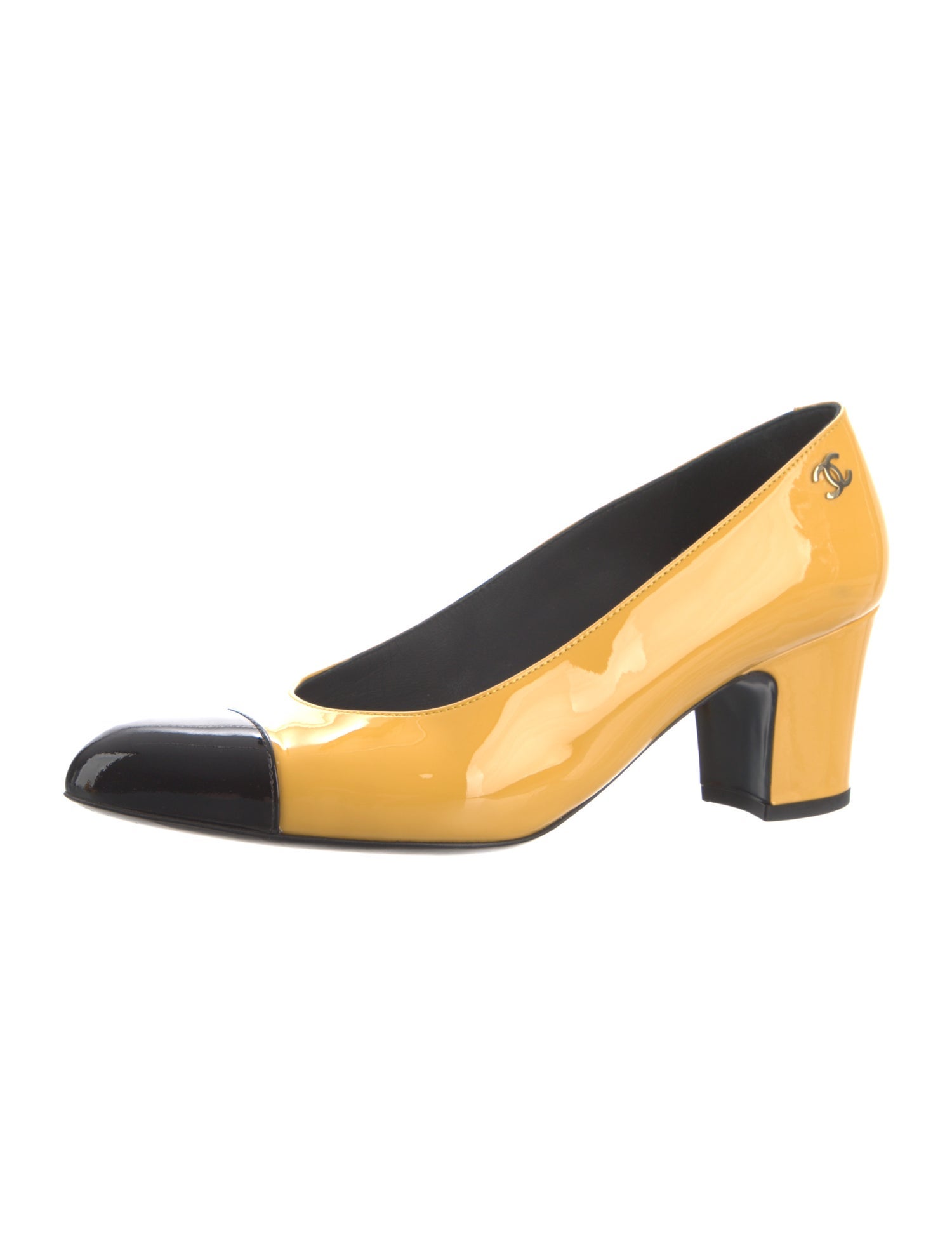 Chanel 2023 Interlocking CC Logo Pumps