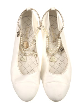 Chanel Interlocking CC Logo Leather Ballet Flats