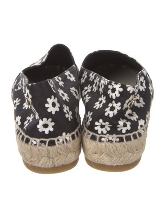 Chanel 2022 Interlocking CC Logo Espadrilles