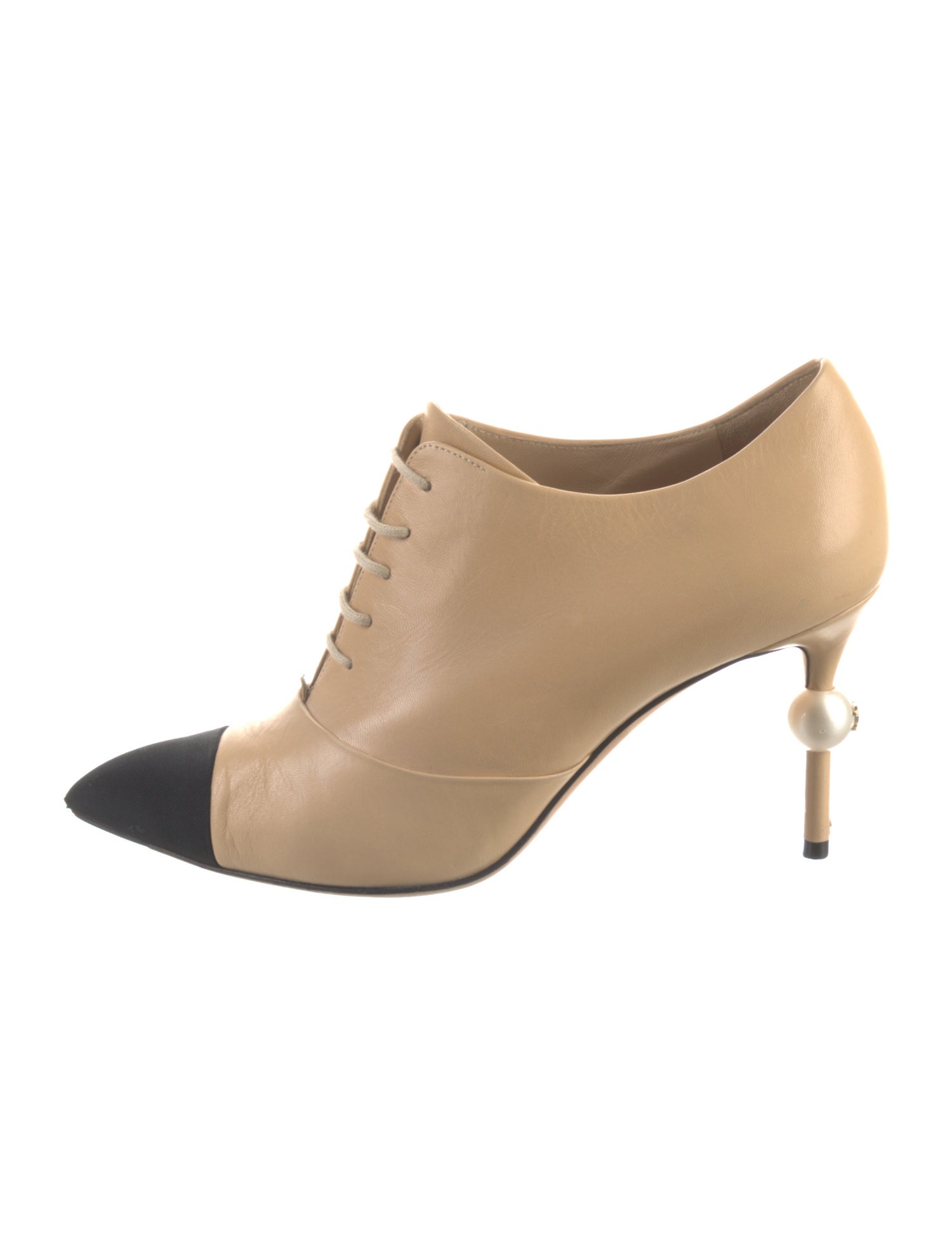 Chanel 2016 Interlocking CC Logo Pumps