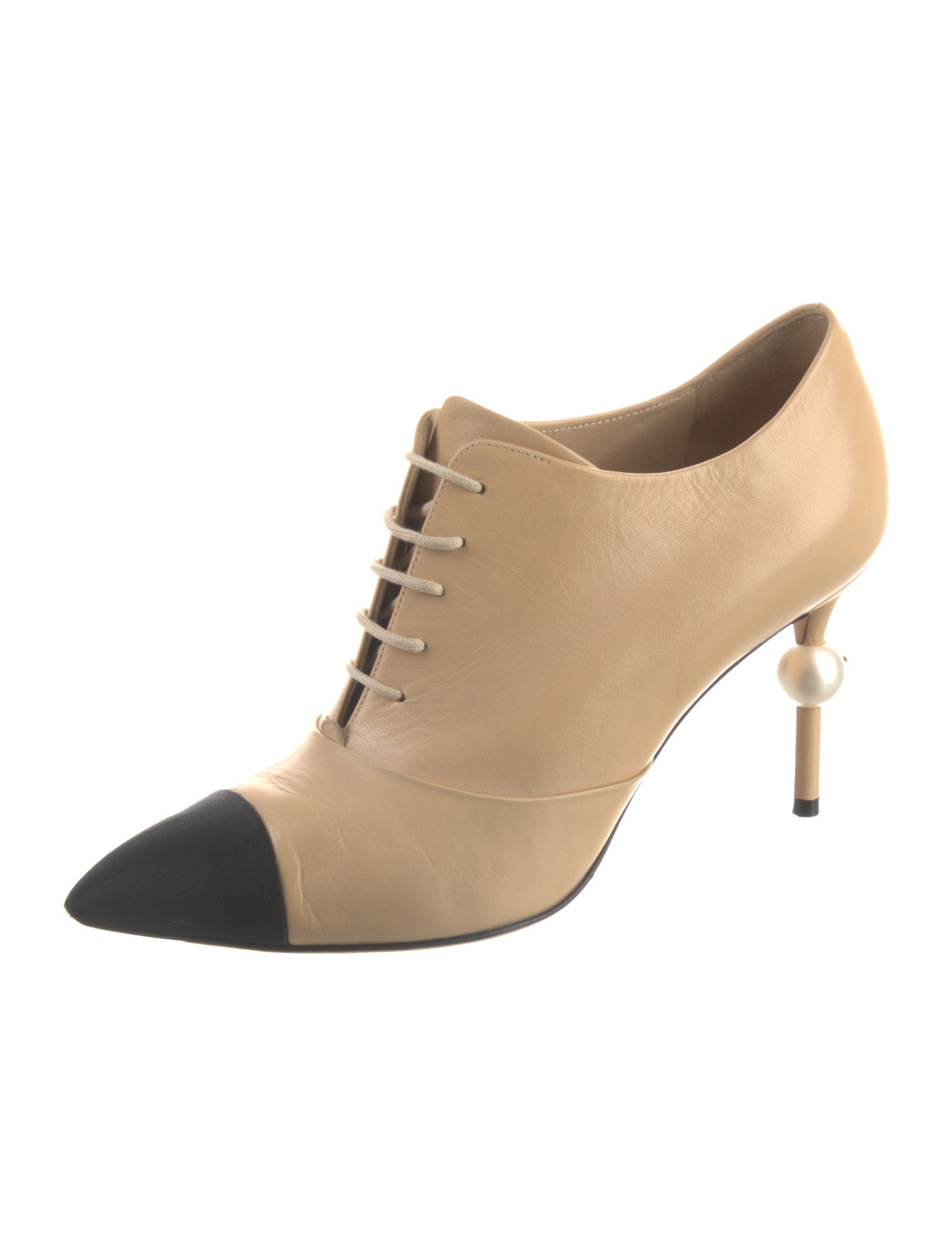 Chanel 2016 Interlocking CC Logo Pumps