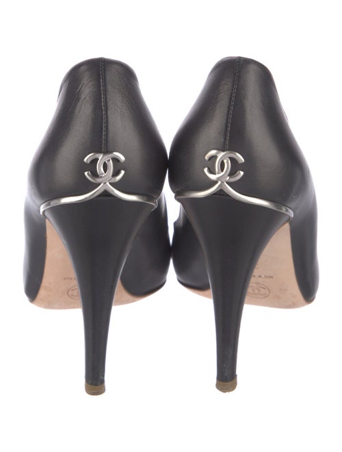 Chanel Interlocking CC Logo Leather Pumps