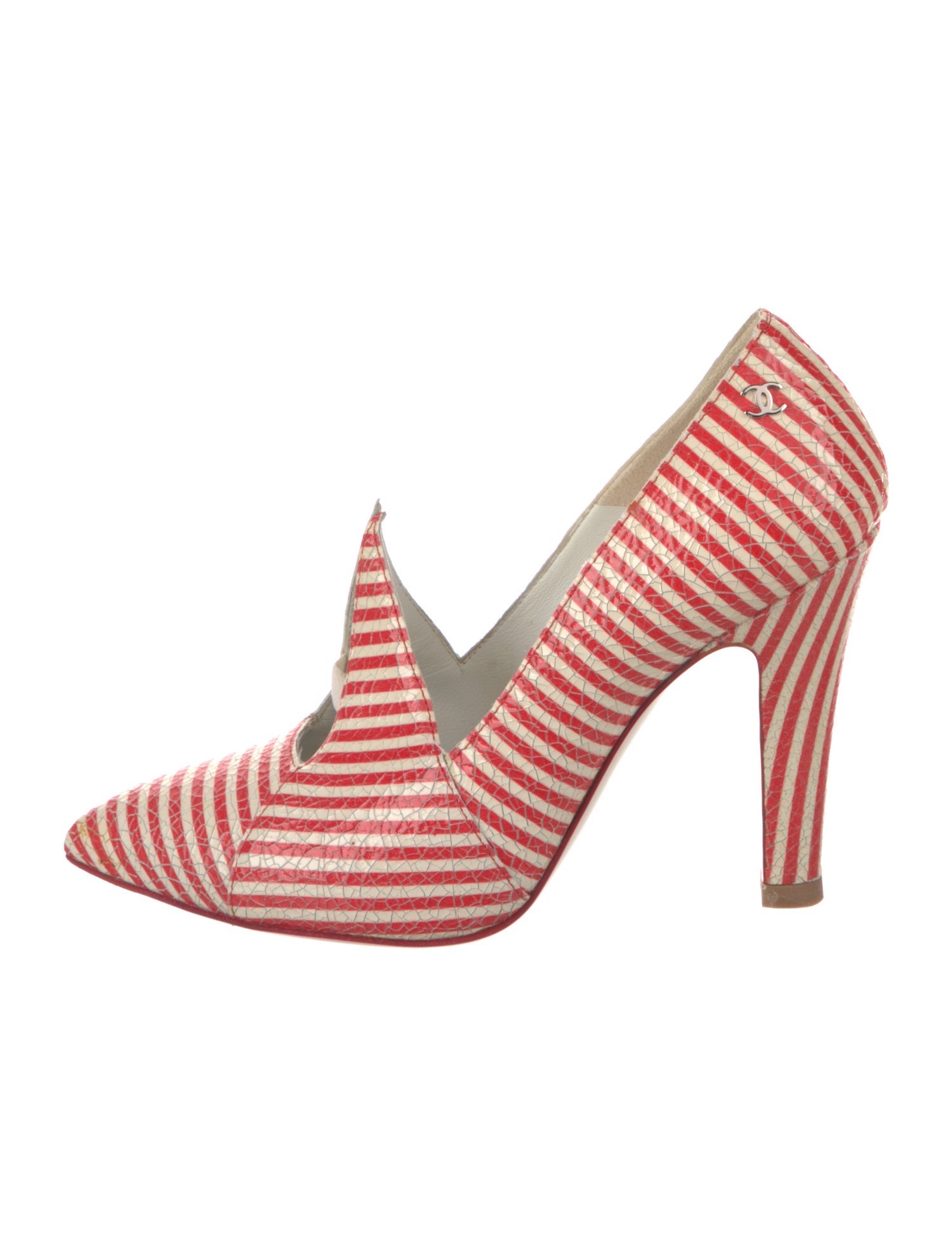 Chanel Interlocking CC Logo Leather Pumps