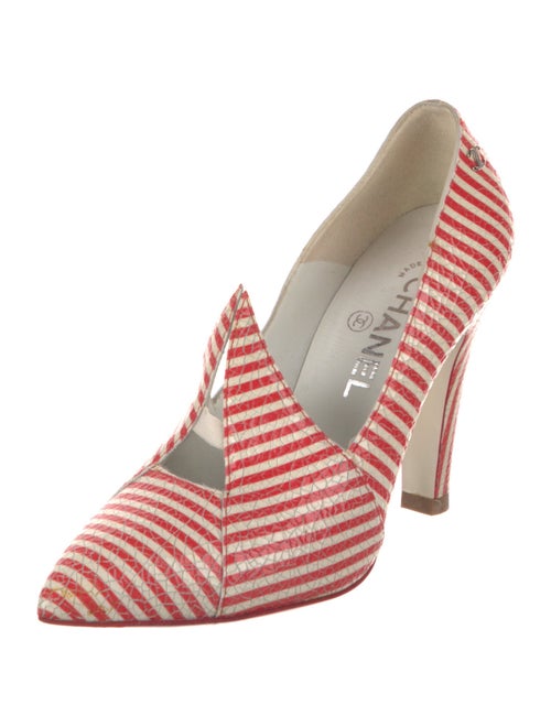 Chanel Interlocking CC Logo Leather Pumps