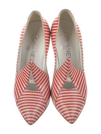 Chanel Interlocking CC Logo Leather Pumps