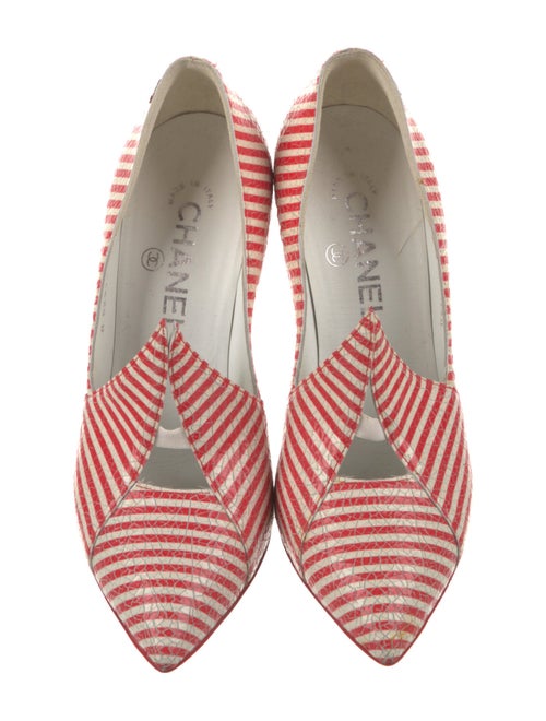 Chanel Interlocking CC Logo Leather Pumps