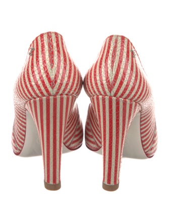 Chanel Interlocking CC Logo Leather Pumps