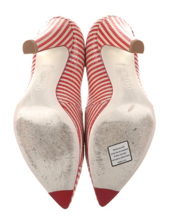 Chanel Interlocking CC Logo Leather Pumps