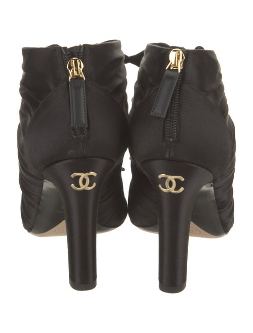 Chanel 2018 Interlocking CC Logo Pumps