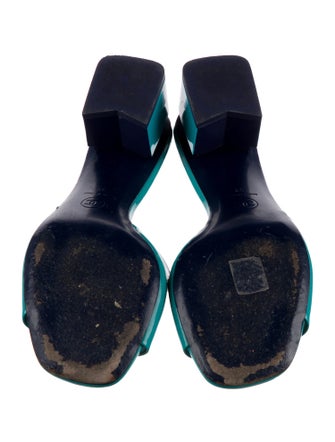 Chanel 2022 Interlocking CC Logo Slides