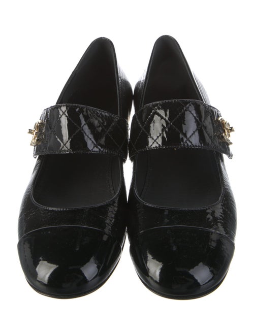 Chanel 2023 Interlocking CC Logo Pumps