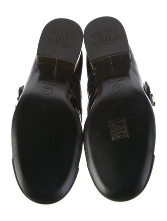 Chanel 2023 Interlocking CC Logo Pumps