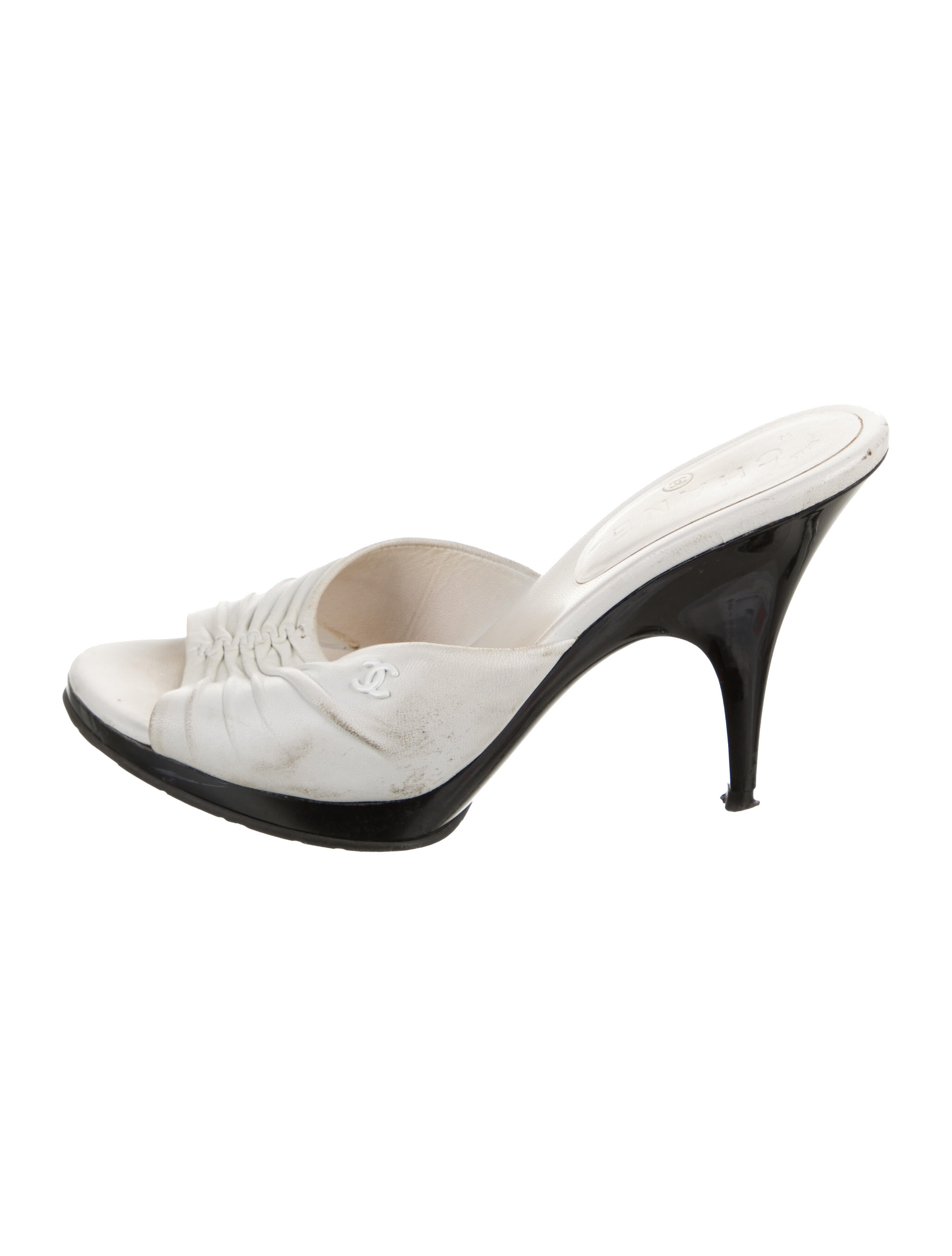 Chanel Interlocking CC Logo Leather Slides