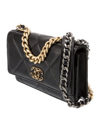 Chanel 19 Wallet on Chain