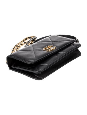 Chanel 19 Wallet on Chain