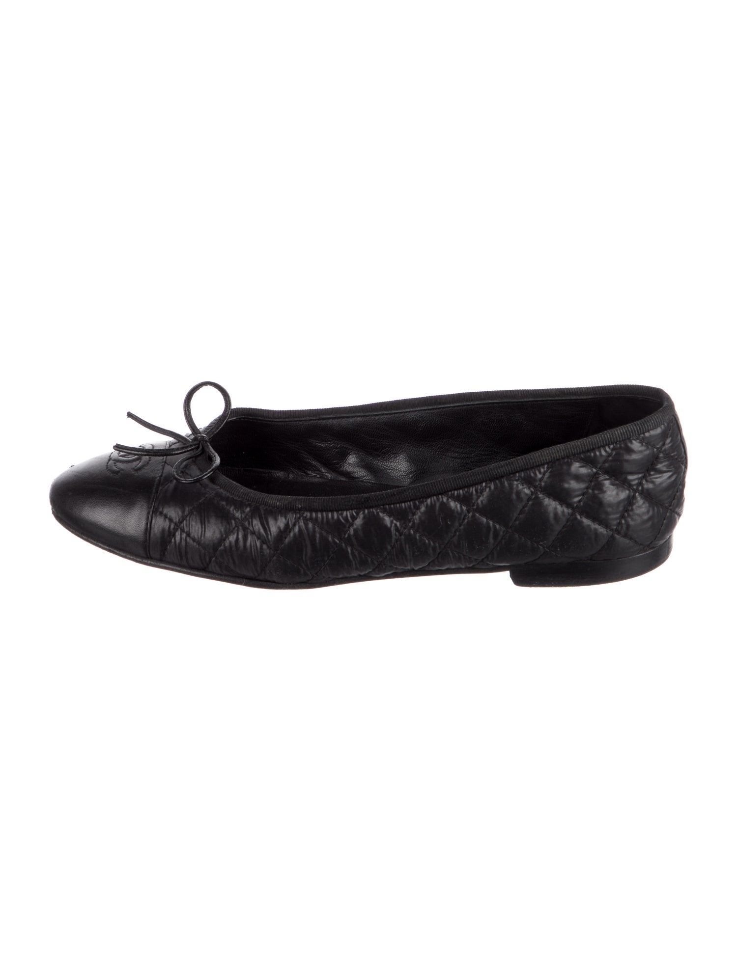 Chanel Interlocking CC Logo Leather Ballet Flats