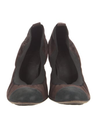 Chanel Interlocking CC Logo Suede Pumps