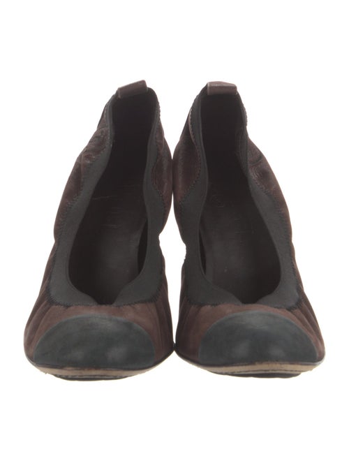 Chanel Interlocking CC Logo Suede Pumps