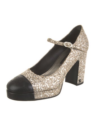 Chanel 2023 Interlocking CC Logo Pumps