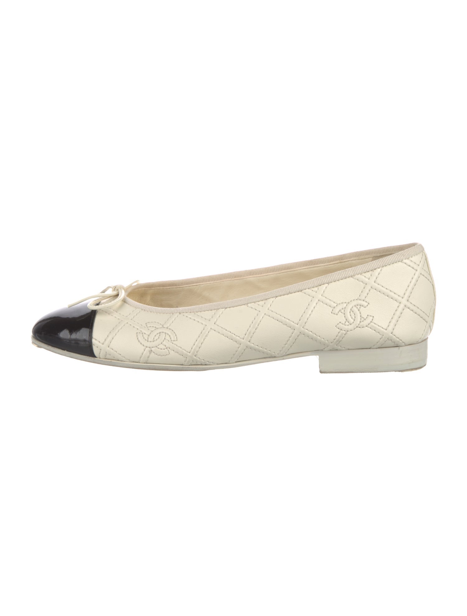 Chanel 2023 Interlocking CC Logo Ballet Flats
