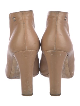 Chanel 2014 Interlocking CC Logo Chelsea Boots