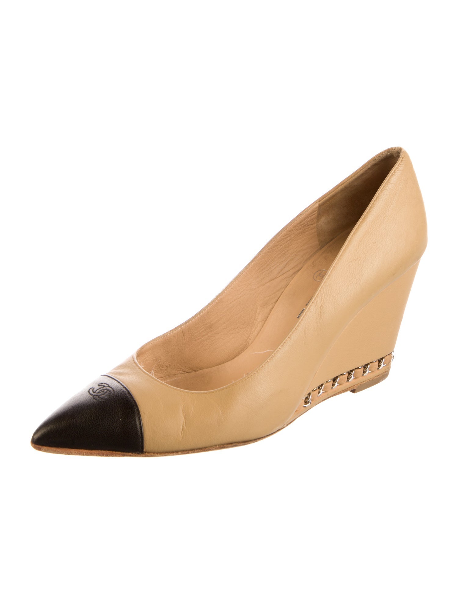 Chanel Interlocking CC Logo Leather Pumps