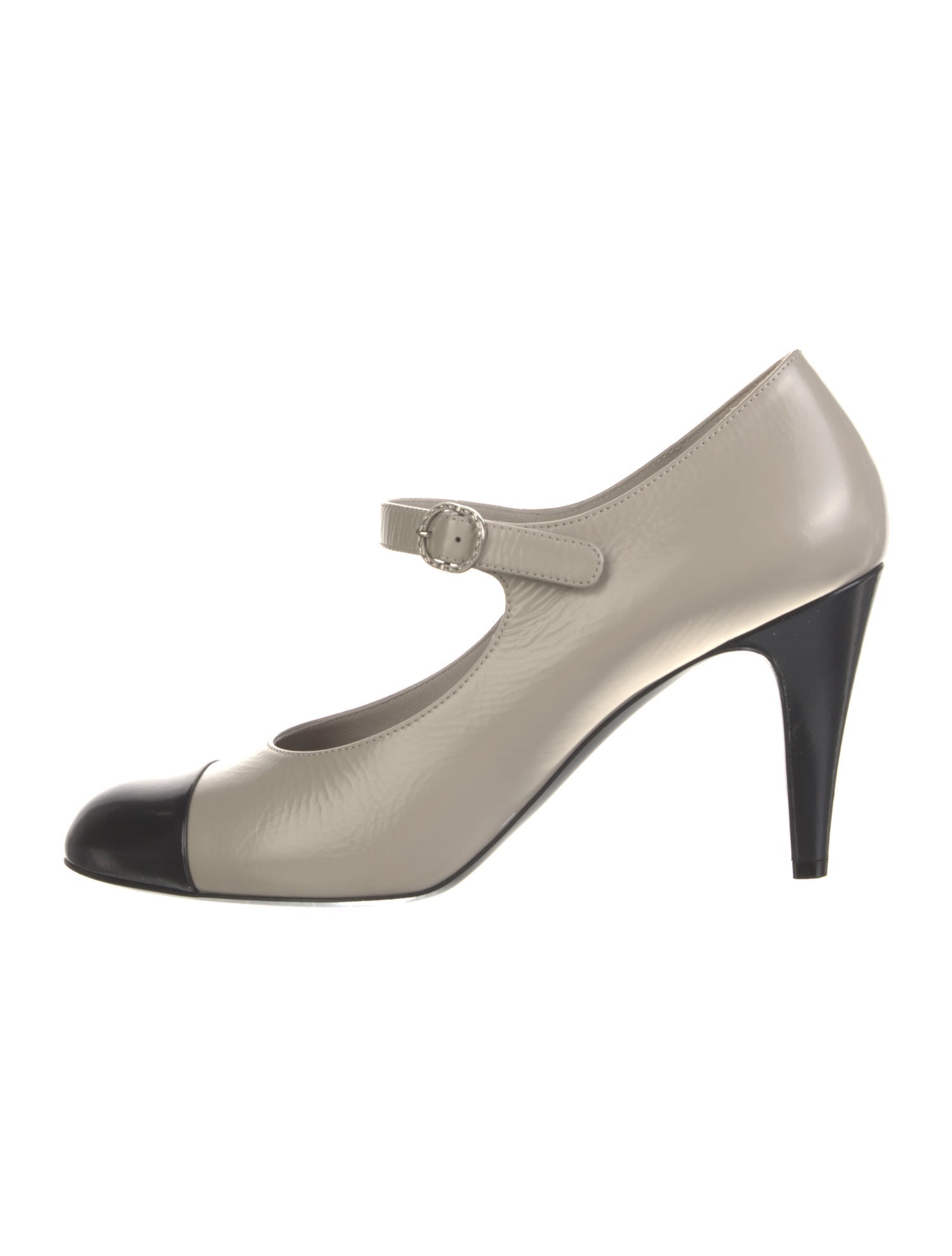 Chanel 2022 Interlocking CC Logo Pumps