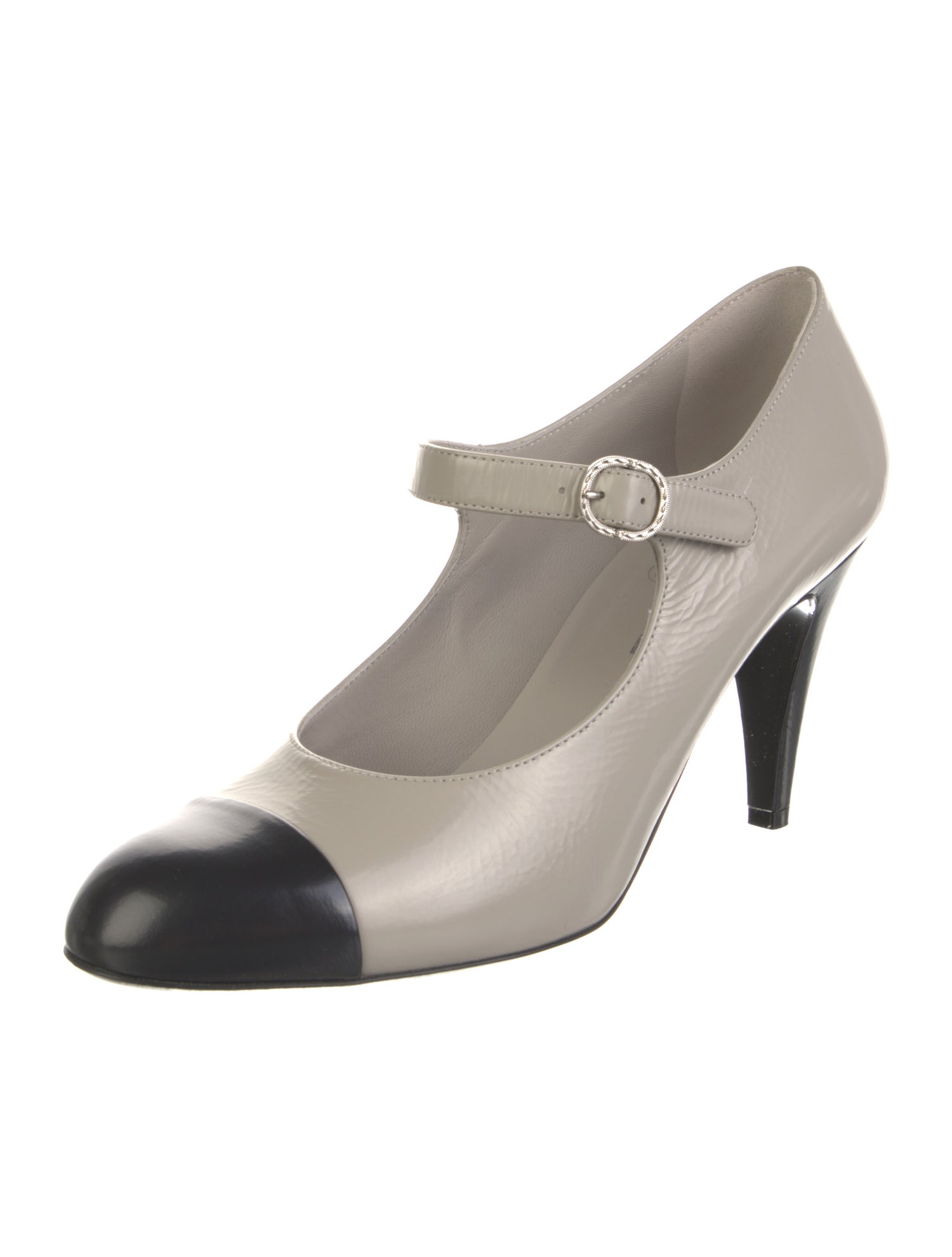 Chanel 2022 Interlocking CC Logo Pumps
