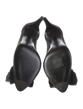 Chanel 2017 Interlocking CC Logo Pumps