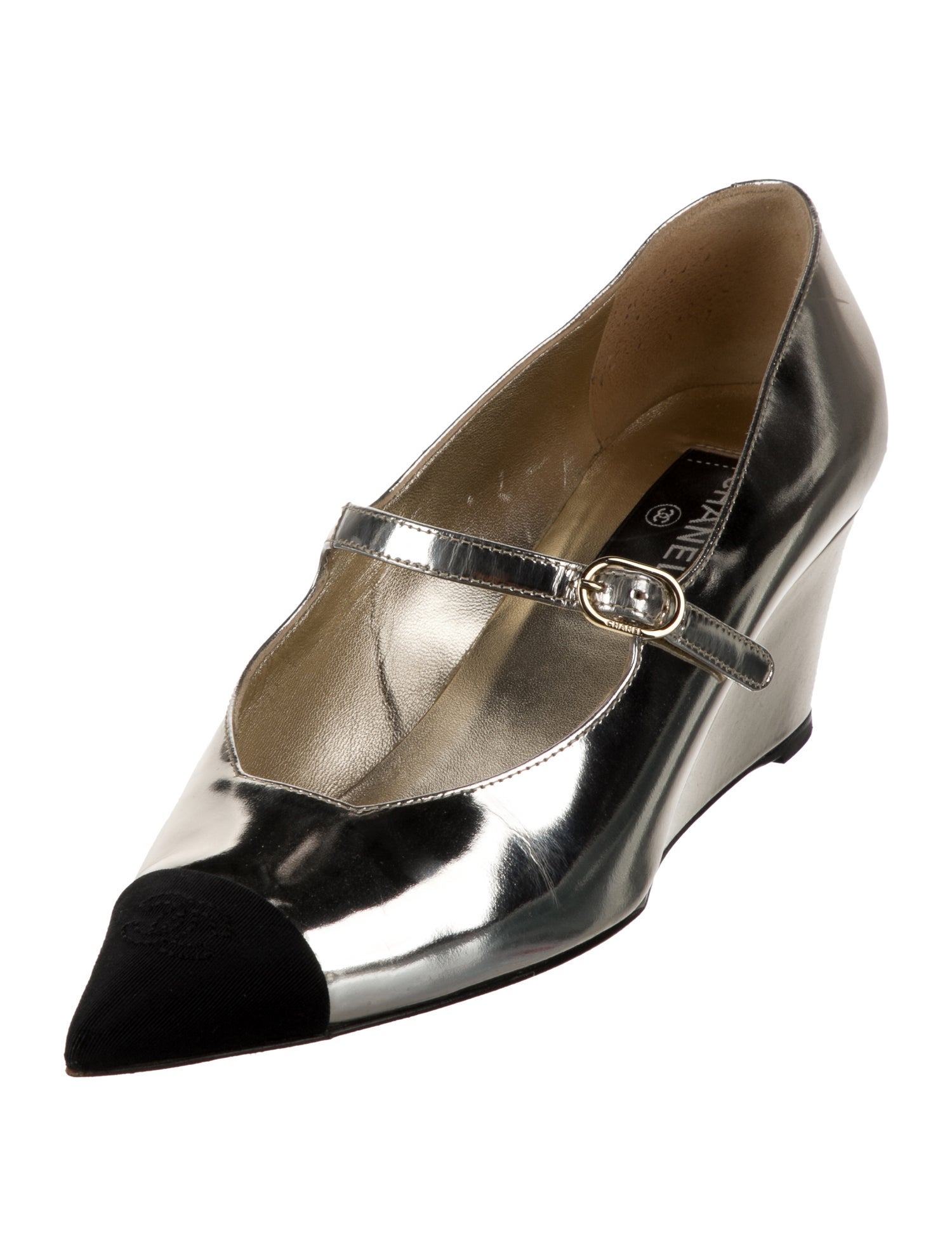 Chanel 2022 Interlocking CC Logo Pumps