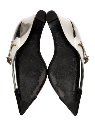 Chanel 2022 Interlocking CC Logo Pumps