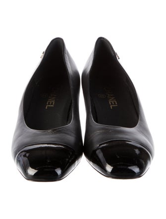 Chanel 2020 Interlocking CC Logo Pumps