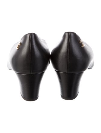Chanel 2020 Interlocking CC Logo Pumps