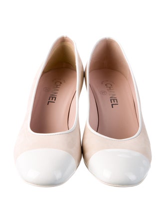 Chanel 2021 Interlocking CC Logo Pumps