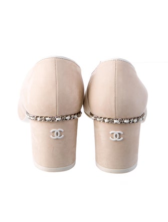 Chanel 2021 Interlocking CC Logo Pumps