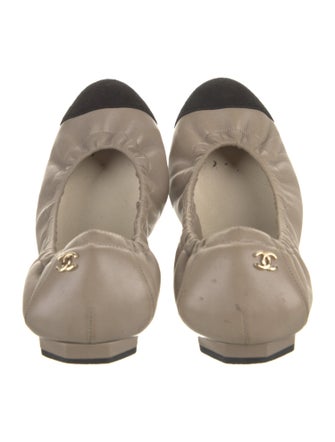 Chanel Interlocking CC Logo Leather Ballet Flats
