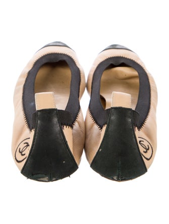 Chanel Interlocking CC Logo Leather Ballet Flats