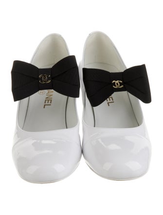 Chanel 2024 Interlocking CC Logo Pumps
