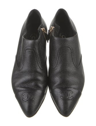 Chanel Interlocking CC Logo Leather Oxfords