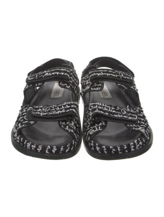 Chanel Interlocking CC Logo Slides