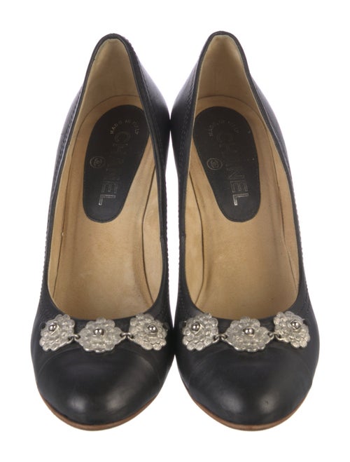 Chanel Interlocking CC Logo Leather Pumps