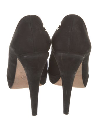 Chanel Interlocking CC Logo Suede Pumps