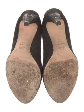 Chanel Interlocking CC Logo Suede Pumps