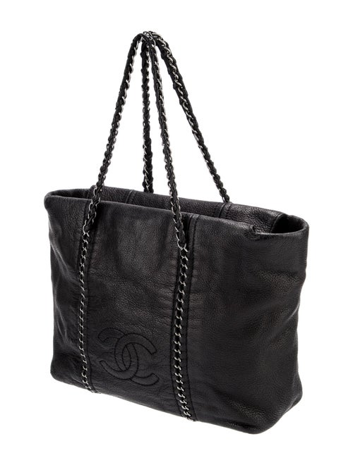 Chanel Luxe Ligne Tote