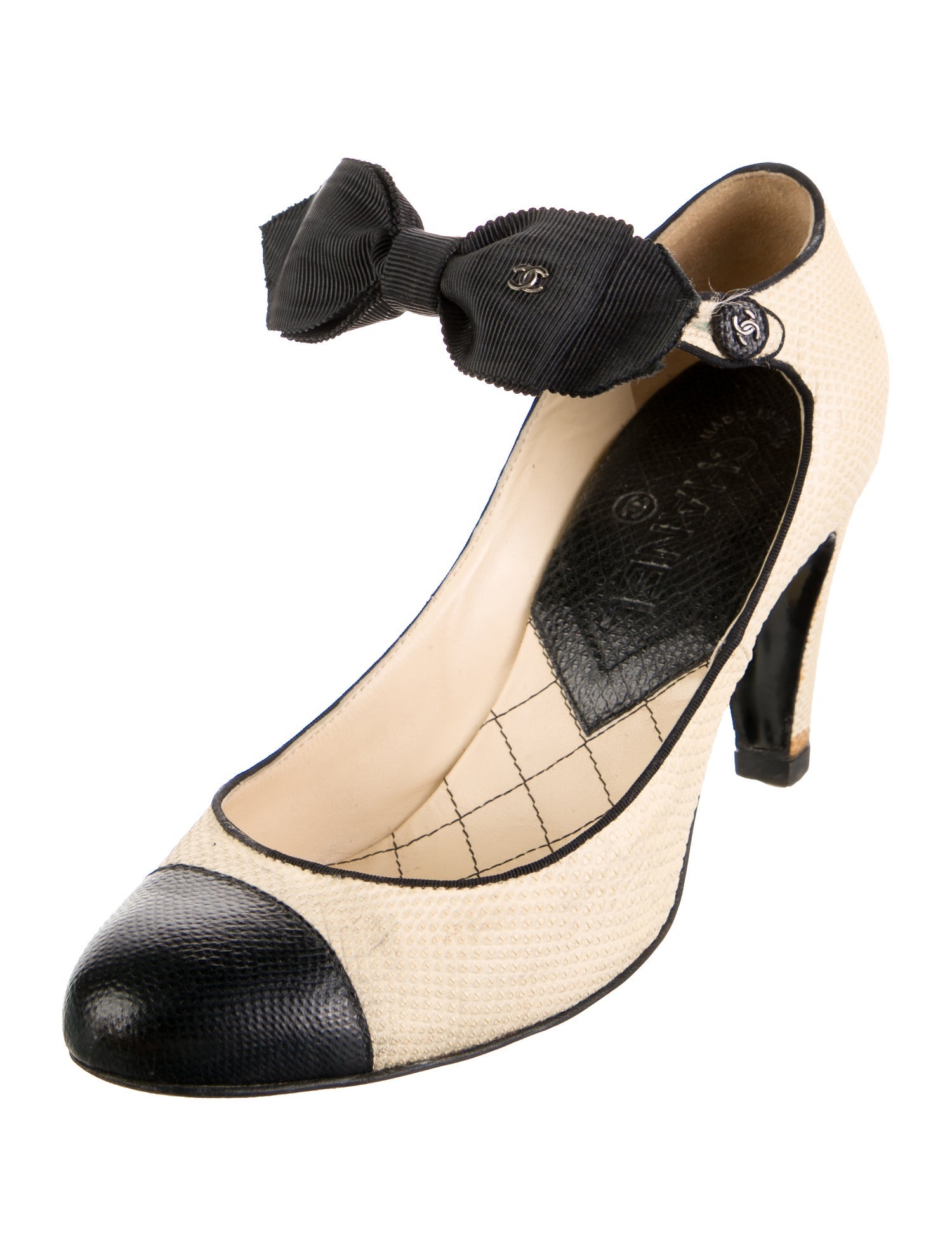 Chanel Interlocking CC Logo Leather Pumps