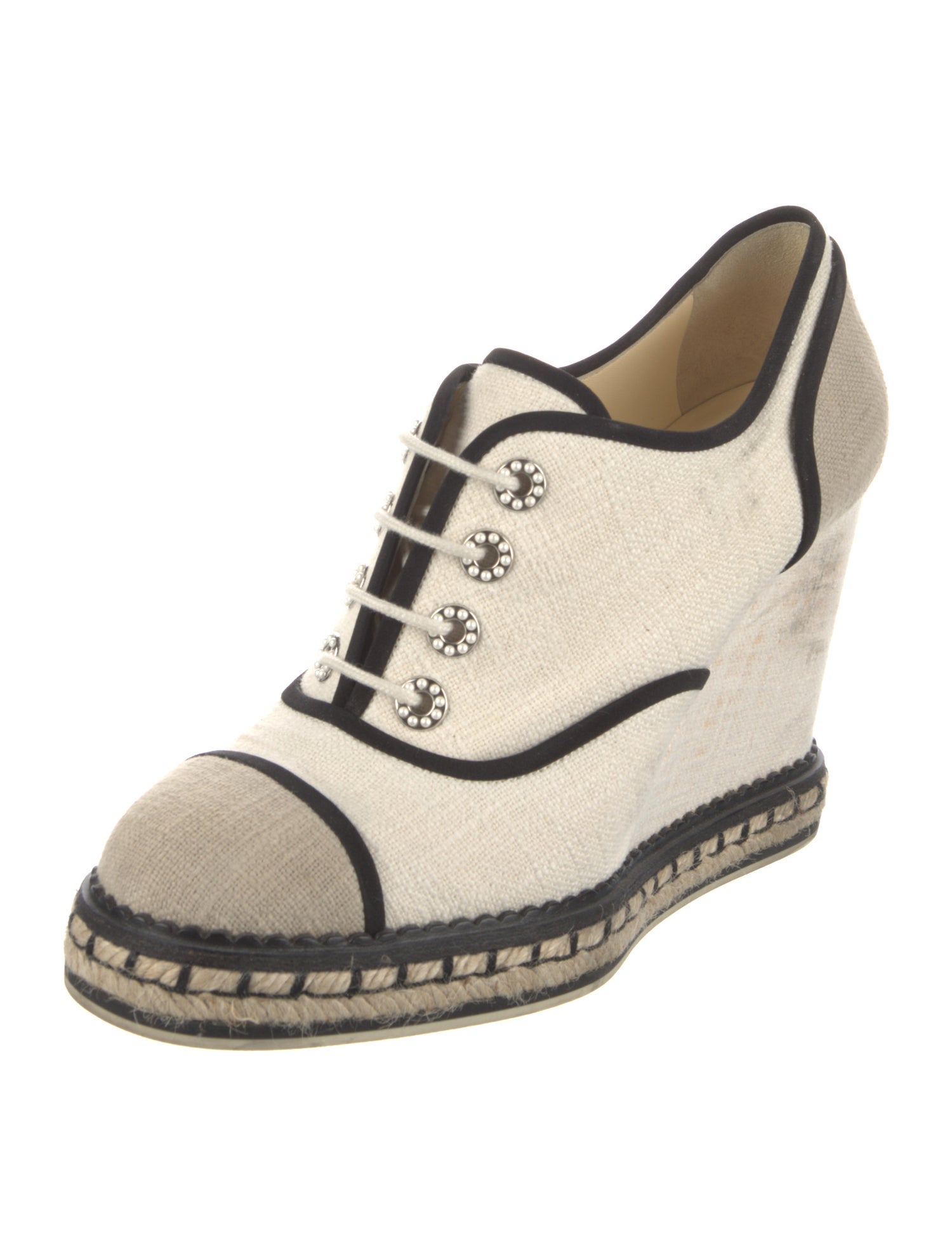 Chanel 2016 Interlocking CC Logo Pumps