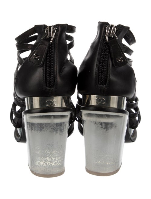 Chanel Interlocking CC Logo Leather Pumps