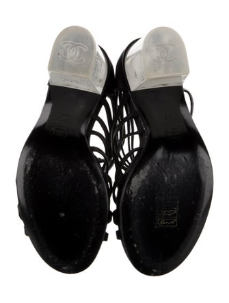 Chanel Interlocking CC Logo Leather Pumps