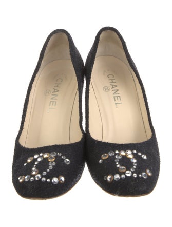 Chanel Interlocking CC Logo Tweed Pumps