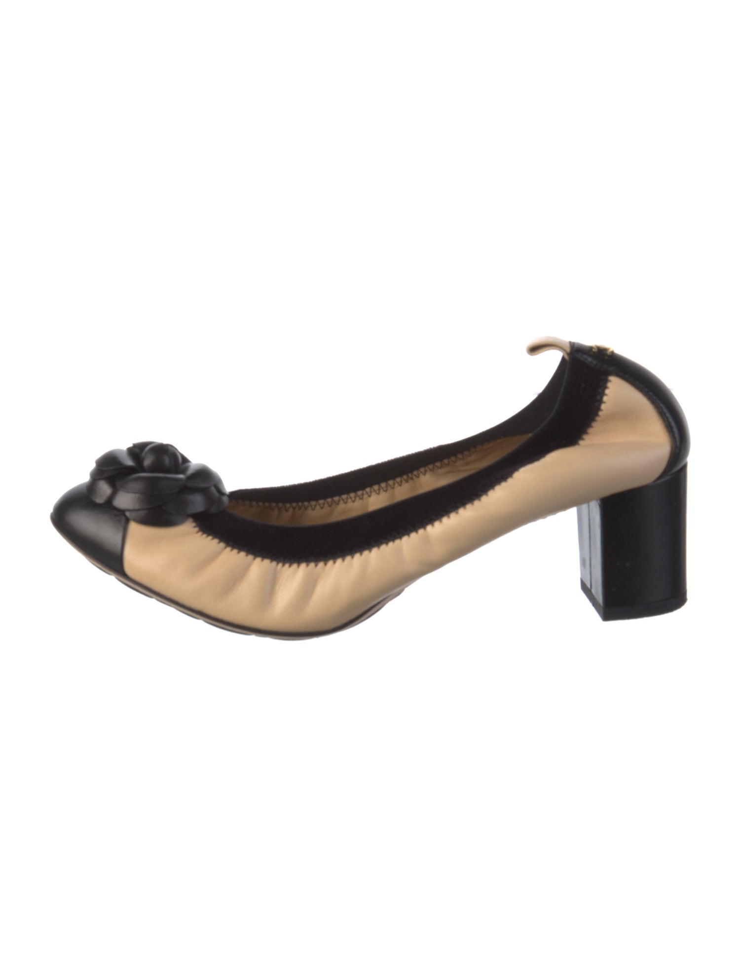 Chanel Interlocking CC Logo Leather Pumps